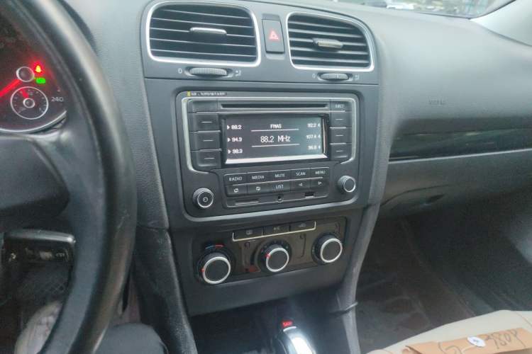 Used Volkswagen Golf 2012 1.6L Automatic Comfort Model Audio And AC Panel