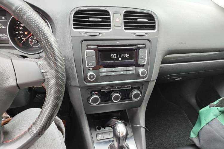 Used Volkswagen Golf 2012 1.6L Automatic Comfort Model Audio And AC Panel