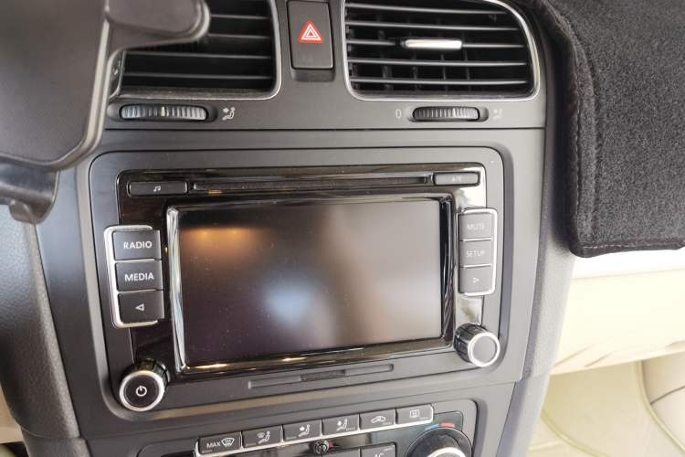 Used Volkswagen Golf 2012 1.4TSI Automatic Luxury Edition Audio And AC Panel