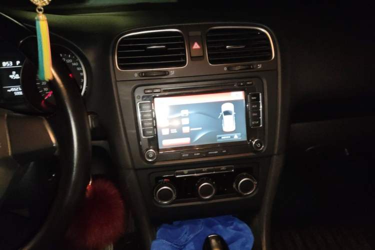 Used Volkswagen Golf 2012 1.6L Automatic Comfort Model Audio And AC Panel