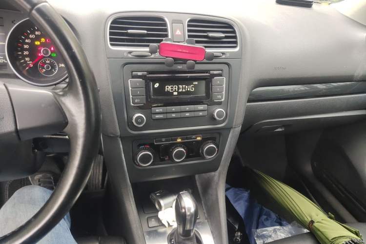 Used Volkswagen Golf 2012 1.6L Automatic Comfort Model Audio And AC Panel