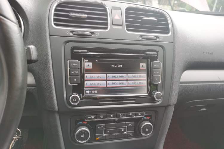 Used Volkswagen Golf 2012 1.4TSI Automatic Luxury Edition Audio And AC Panel