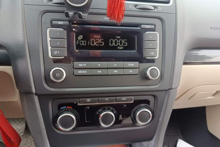 Used Volkswagen Golf 2012 1.6L Automatic Comfort Model Audio And AC Panel