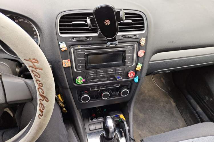 Used Volkswagen Golf 2012 1.6L Automatic Fashion Model Audio And AC Panel