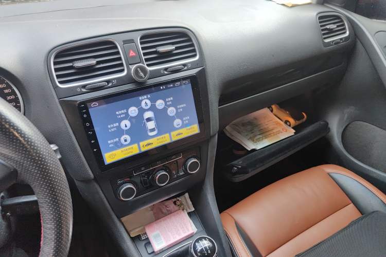 Used Volkswagen Golf 2012 1.6 Manual Comfort Edition Audio And AC Panel
