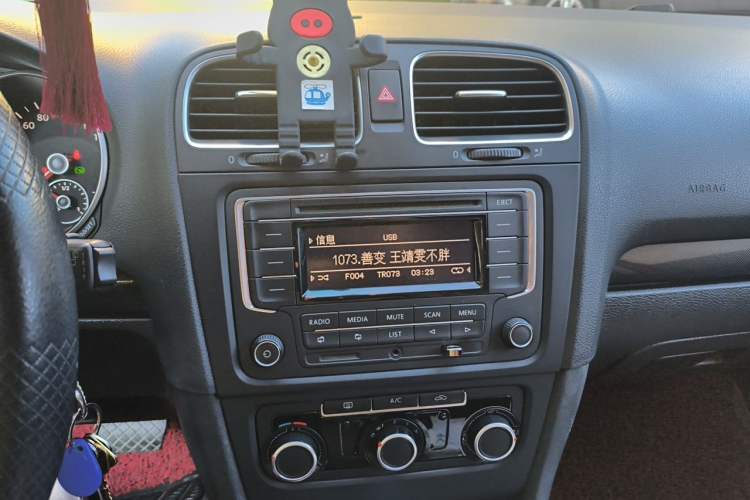 Used Volkswagen Golf 2012 1.6L Automatic Comfort Model Audio And AC Panel