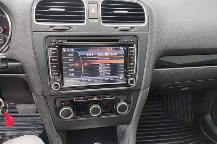 Used Volkswagen Golf 2012 1.6L Automatic Comfort Model Audio And AC Panel
