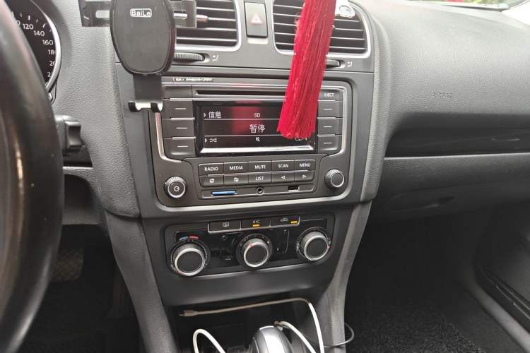 Used Volkswagen Golf 2012 1.6L Automatic Comfort Model Audio And AC Panel