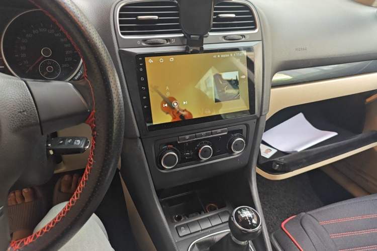 Used Volkswagen Golf 2012 1.6 Manual Comfort Edition Audio And AC Panel