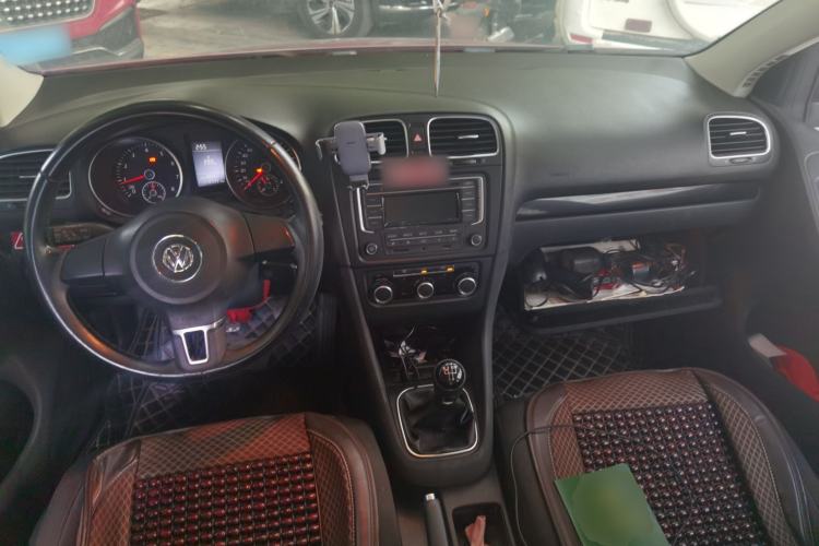 Used Volkswagen Golf 2012 1.6 Manual Comfort Edition Center Console