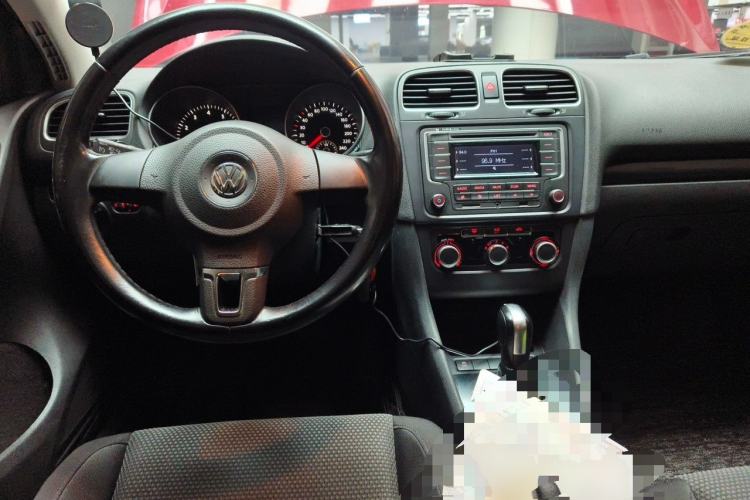 Used Volkswagen Golf 2012 1.6L Automatic Comfort Model Center Console