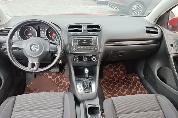 Used Volkswagen Golf 2012 1.6L Automatic Comfort Model Center Console