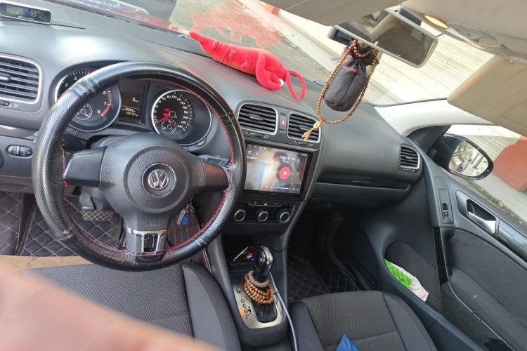 Used Volkswagen Golf 2012 1.6L Automatic Comfort Model Center Console