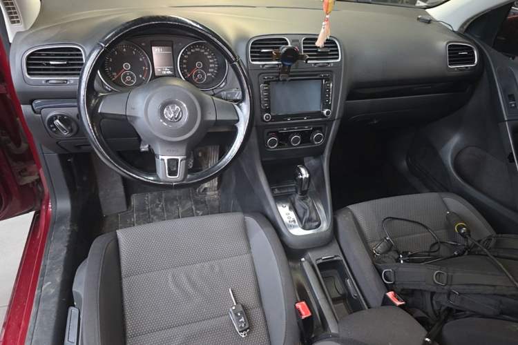 Used Volkswagen Golf 2012 1.6L Automatic Comfort Model Center Console