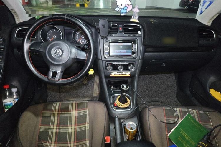 Used Volkswagen Golf 2012 1.6 Manual Comfort Edition Center Console