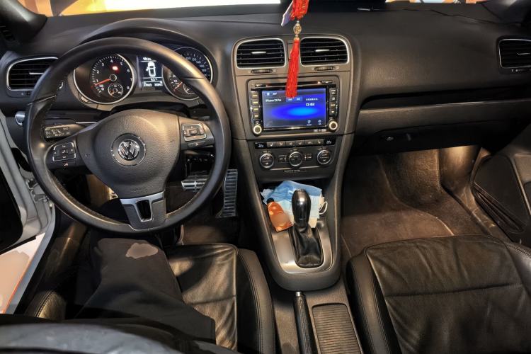 Used Volkswagen Golf 2012 1.4TSI Luxury Convertible Edition Center Console