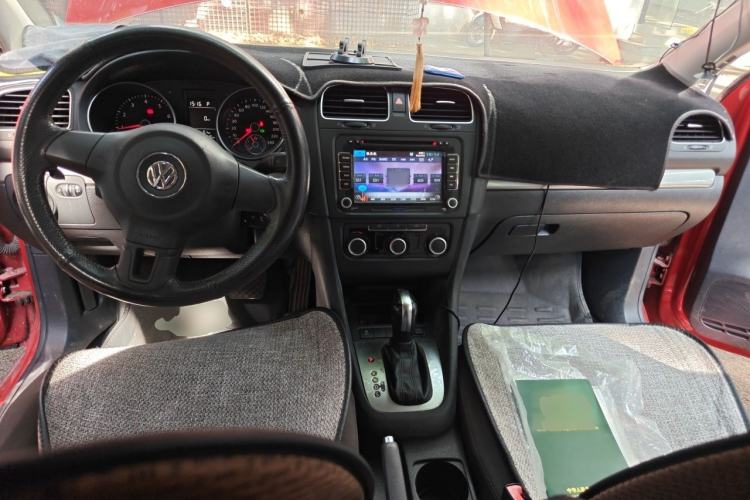 Used Volkswagen Golf 2012 1.6L Automatic Fashion Model Center Console