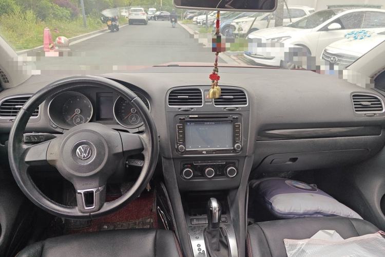 Used Volkswagen Golf 2012 1.6L Automatic Comfort Model Center Console