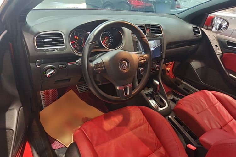 Used Volkswagen Golf 2012 1.4TSI Luxury Convertible Edition Center Console