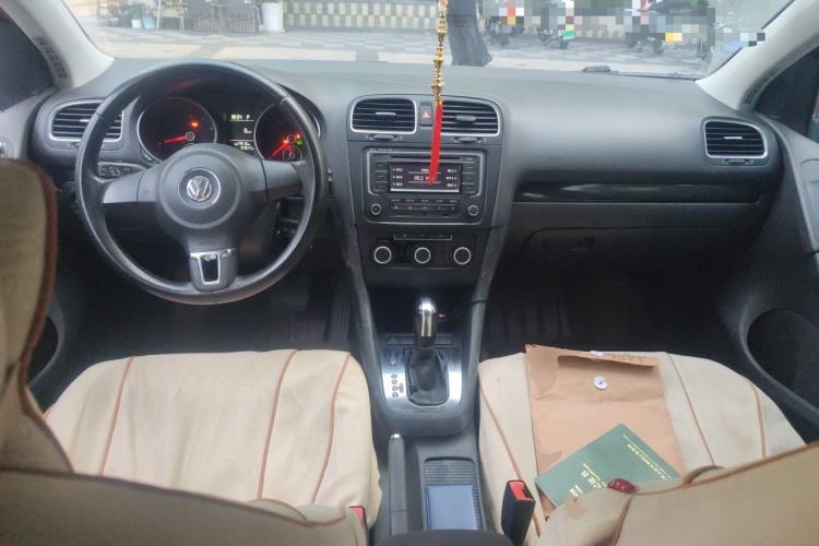 Used Volkswagen Golf 2012 1.6L Automatic Comfort Model Center Console