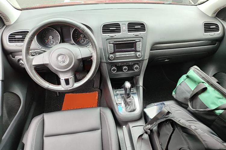 Used Volkswagen Golf 2012 1.6L Automatic Comfort Model Center Console
