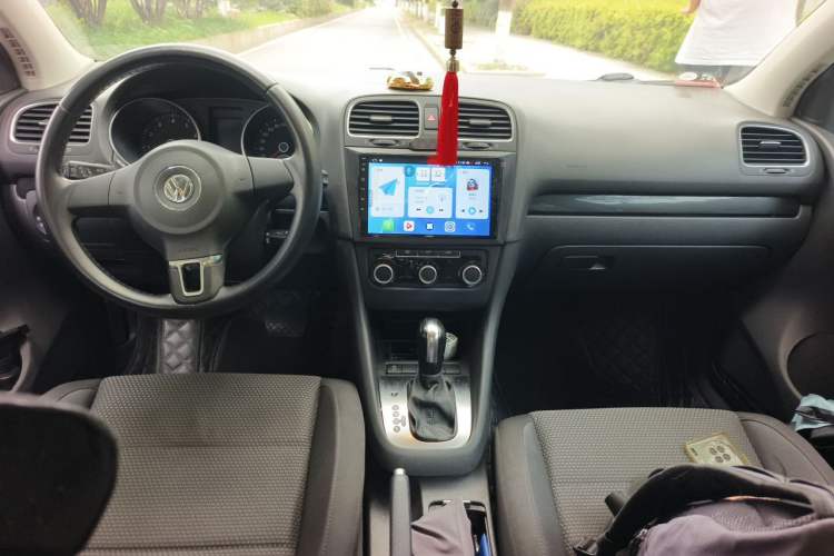 Used Volkswagen Golf 2012 1.6L Automatic Comfort Model Center Console