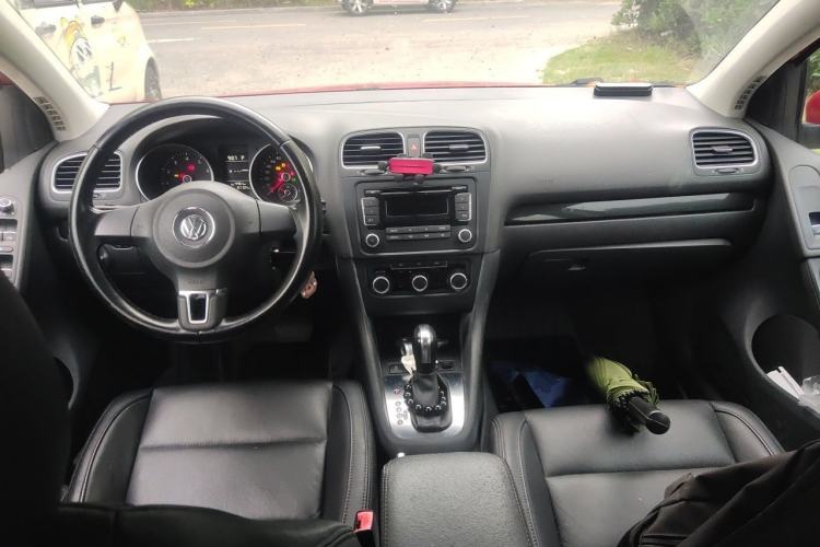 Used Volkswagen Golf 2012 1.6L Automatic Comfort Model Center Console