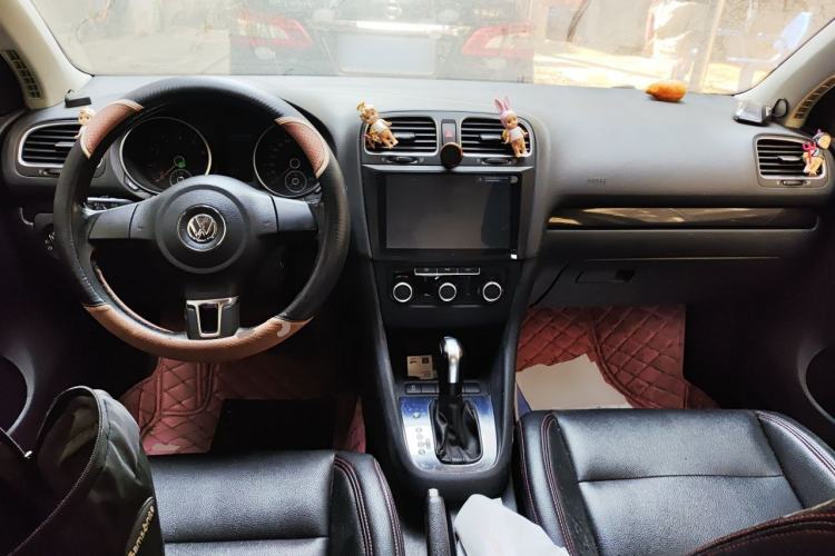 Used Volkswagen Golf 2012 1.6L Automatic Comfort Model Center Console