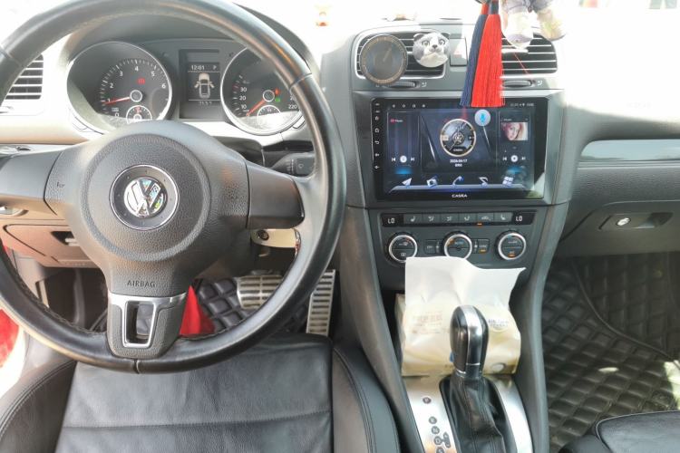 Used Volkswagen Golf 2012 1.4TSI Comfort Convertible Edition Center Console