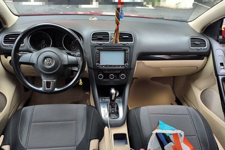 Used Volkswagen Golf 2012 1.6L Automatic Comfort Model Center Console