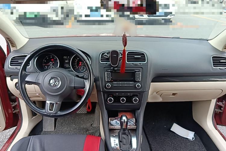 Used Volkswagen Golf 2012 1.6L Automatic Comfort Model Center Console