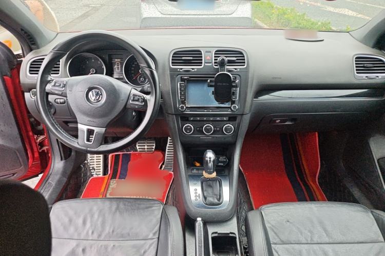 Used Volkswagen Golf 2012 1.4TSI Luxury Convertible Edition Center Console