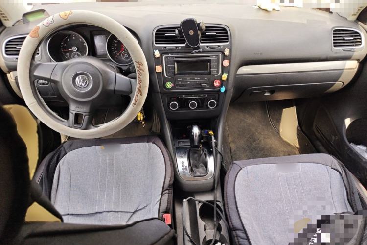 Used Volkswagen Golf 2012 1.6L Automatic Fashion Model Center Console