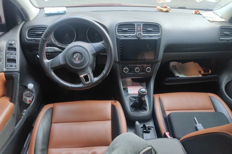 Used Volkswagen Golf 2012 1.6 Manual Comfort Edition Center Console