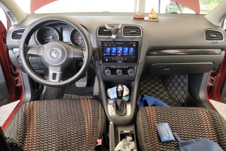 Used Volkswagen Golf 2012 1.6L Automatic Comfort Model Center Console