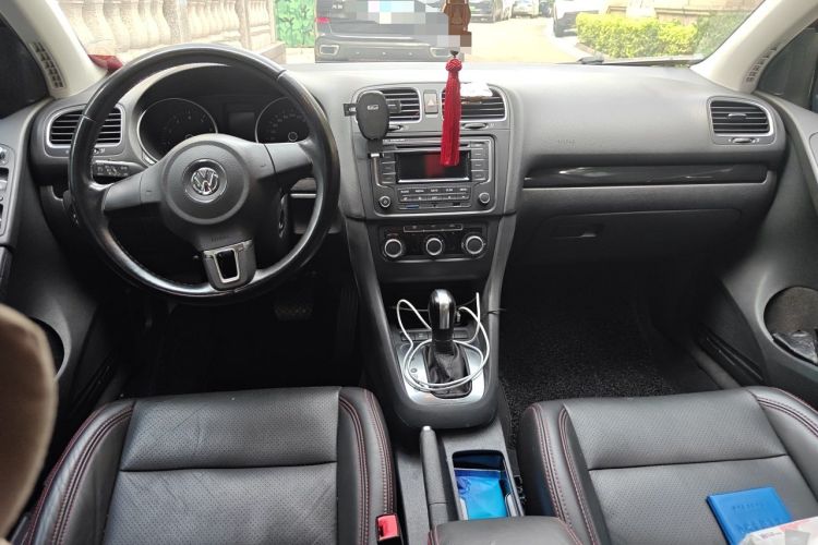 Used Volkswagen Golf 2012 1.6L Automatic Comfort Model Center Console