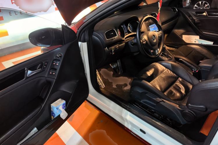 Used Volkswagen Golf 2012 1.4TSI Luxury Convertible Edition Driver Seat