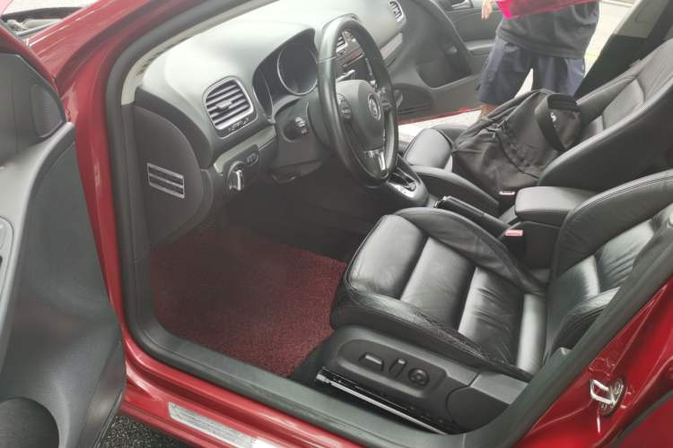 Used Volkswagen Golf 2012 1.4TSI Automatic Luxury Edition Driver Seat