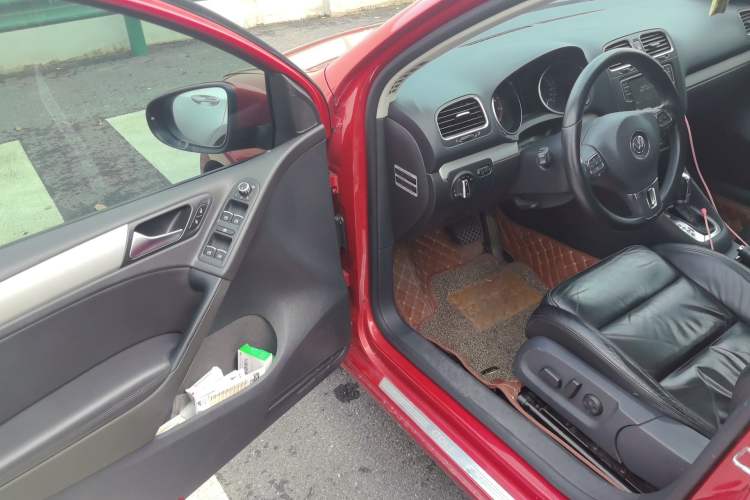 Used Volkswagen Golf 2012 1.4TSI Automatic Luxury Edition Driver Seat