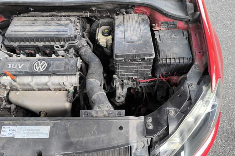 Used Volkswagen Golf 2012 1.6 Manual Comfort Edition Engine Bay Left