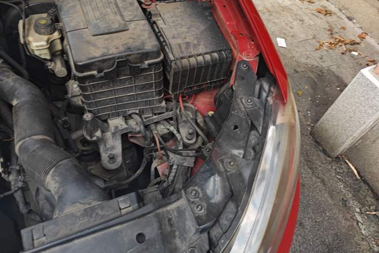 Used Volkswagen Golf 2012 1.6 Manual Comfort Edition Engine Bay Left