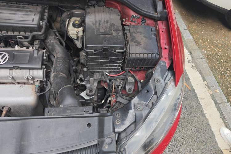 Used Volkswagen Golf 2012 1.6 Manual Comfort Edition Engine Bay Left