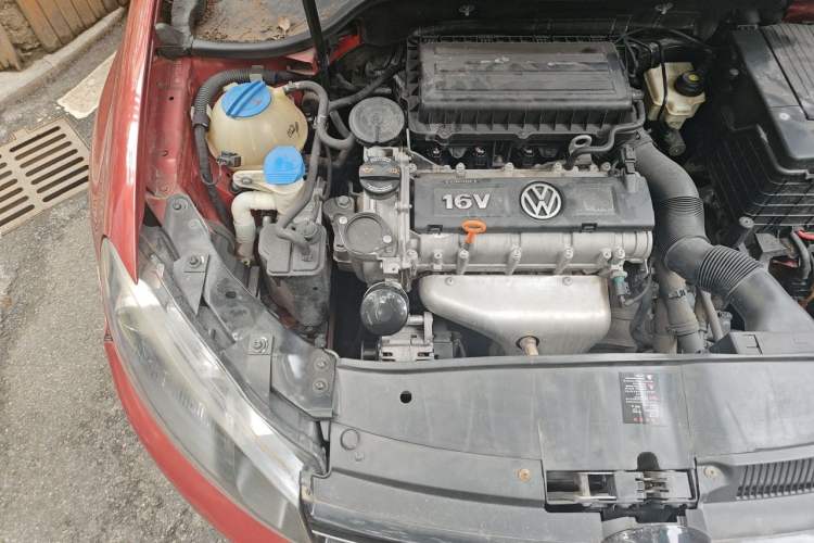 Used Volkswagen Golf 2012 1.6L Automatic Fashion Model Engine Bay Right