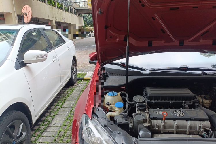 Used Volkswagen Golf 2012 1.6L Automatic Comfort Model Engine Bay Right