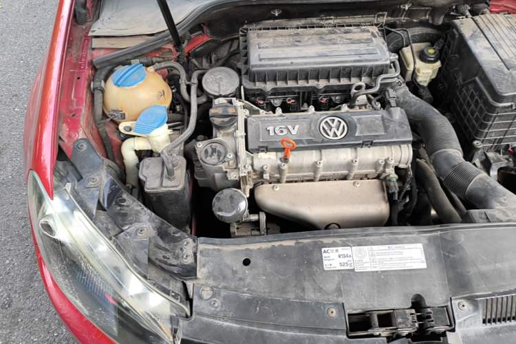 Used Volkswagen Golf 2012 1.6 Manual Comfort Edition Engine Bay Right