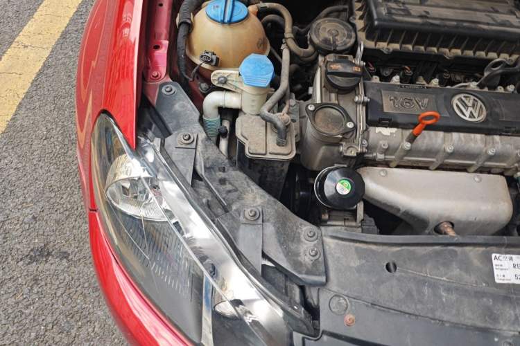 Used Volkswagen Golf 2012 1.6 Manual Comfort Edition Engine Bay Right