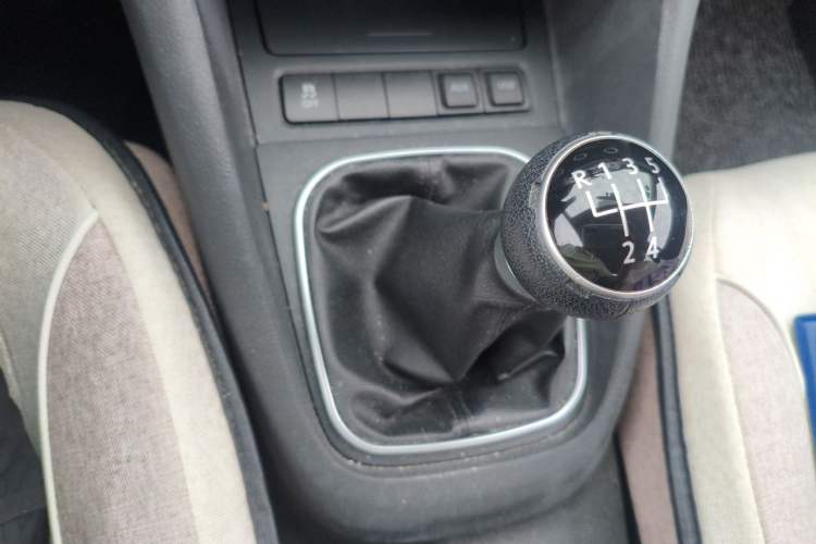 Used Volkswagen Golf 2012 1.6 Manual Fashion Edition Gear Lever