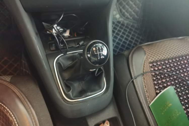Used Volkswagen Golf 2012 1.6 Manual Comfort Edition Gear Lever