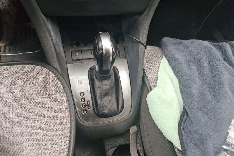 Used Volkswagen Golf 2012 1.6L Automatic Fashion Model Gear Lever