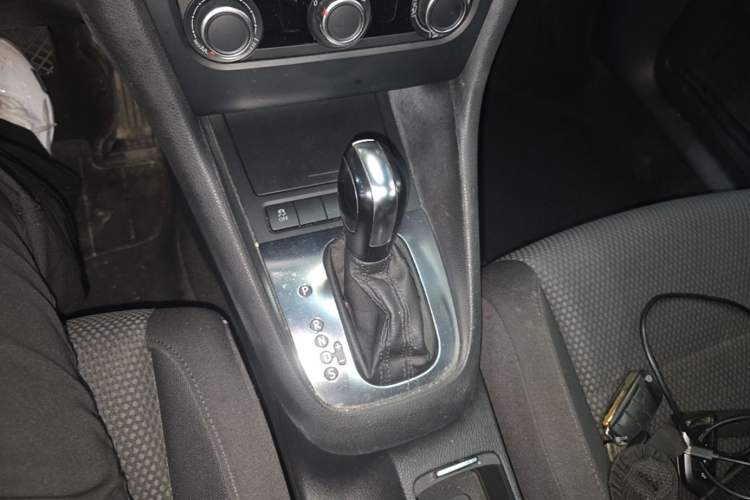Used Volkswagen Golf 2012 1.6L Automatic Comfort Model Gear Lever